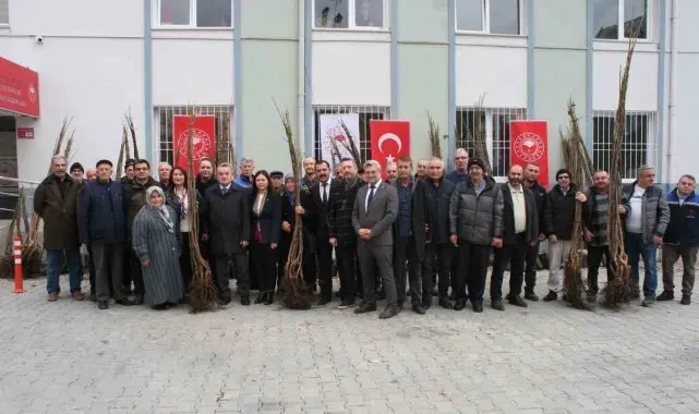 Bozüyük'te çiftçilere meyve fidanı dağıtıldı