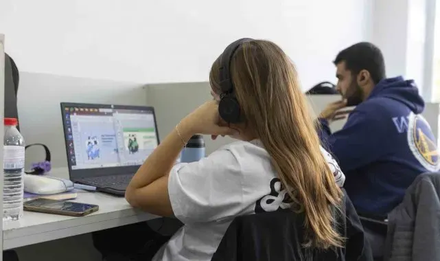 Mersin Büyükşehir Belediyesinin öğrencilere desteği sürüyor