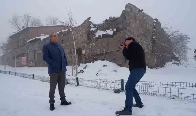 44 yıl önce Erzurum'da fotoğrafladığı çocuğa ulaştı