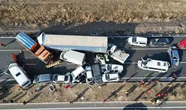 Van'daki zincirleme trafik kazalarına 35 araç karıştı