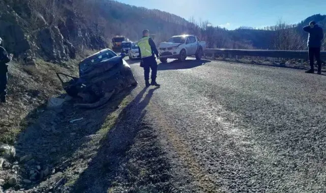 Otomobil ile pikap kafa kafaya çarpıştı: 1 ölü
