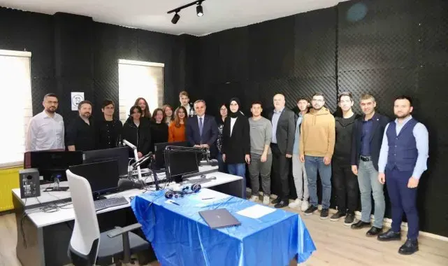 Rektör Prof. Dr. Altun, Üniversite FM'e canlı yayın konuğu oldu