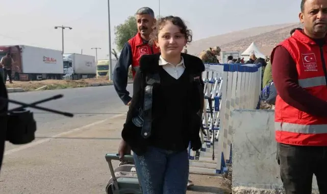 Suriyeliler Cilvegözü'nden ülkelerine heyecanla dönüyor