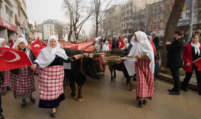 Anadolu'nun işgaline karşı tek yürek olan kadınların milli mücadele ruhu 105 yıl sonra yaşatıldı