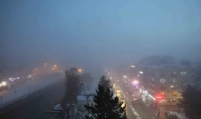 Bayburt'ta yoğun sis etkili olmaya devam ediyor