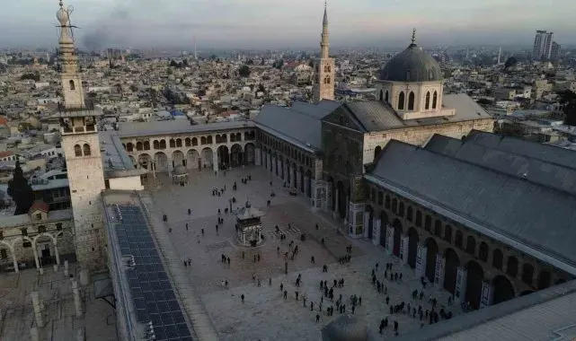Suriyeliler, tarihi Emevi Camii'ne akın etmeye devam ediyor