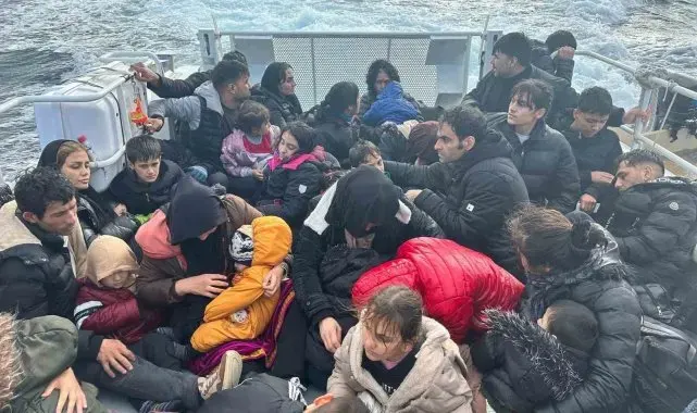 Yunan askeri geri itti, göçmenler dalgalar arasında ölümle burun buruna geldi