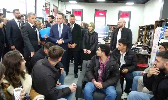 Bakan Yardımcısı Eminoğlu, Uşak'ta gençlerle bir araya geldi