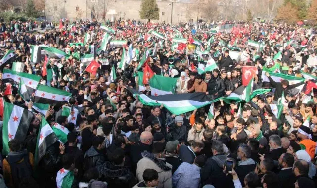 Kayseri'deki Suriyeliler özgürlüğü kutluyor