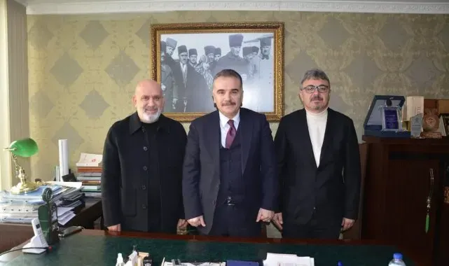 Kaymakam Odabaş'tan, eğitime destek sunan hayırseverlere plaket