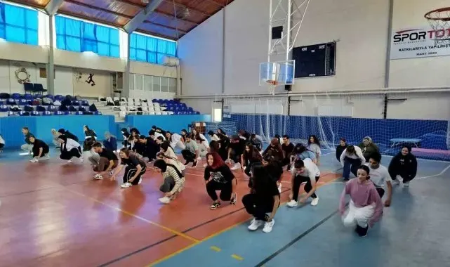 Gediz Gençlik Spor Müdürlüğünde kurslar devam ediyor