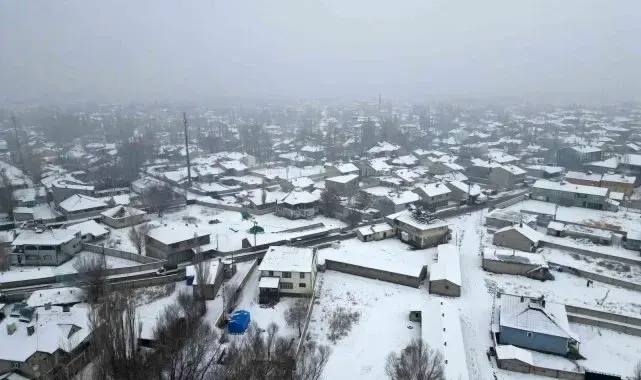 Ağrı yeniden beyaza büründü