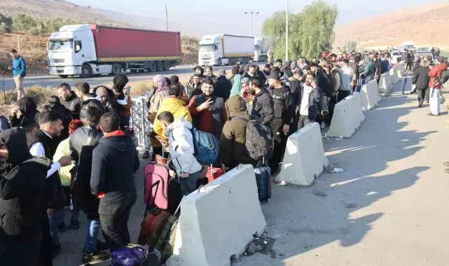 Cilvegözü'nden Suriyeliler yurtlarına dönmeye başladı