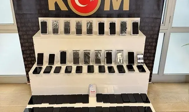 Muş'ta kaçakçılık operasyonu: 98 adet cep telefonu, 11 adet tablet ve 20 kilo nargile tütünü ele geçirildi