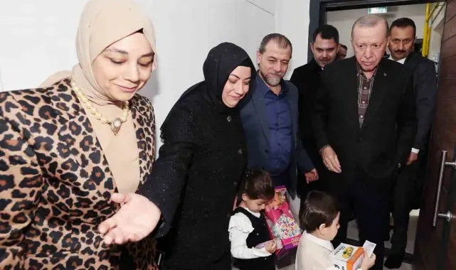 Cumhurbaşkanı Erdoğan, Gaziantep'te depremzede aileye misafir oldu