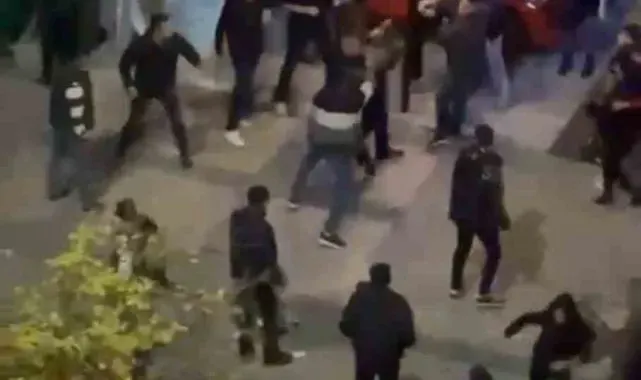 Adana'da 2 grubun tekme tokatlı kavgası kamerada