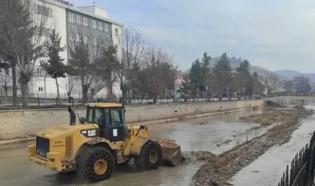 Bozkır'da Çarşamba Çayında temizlik çalışması