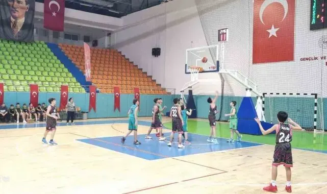 Elazığ'da basketbol U14 yerel lig mücadelesi sona erdi