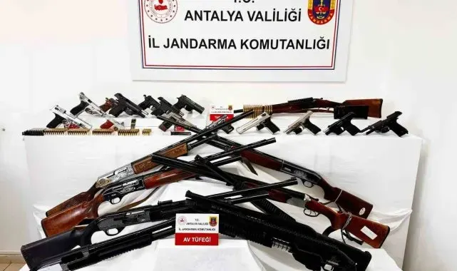 Alanya'da 11 adrese eş zamanlı silah ve uyuşturucu operasyonu