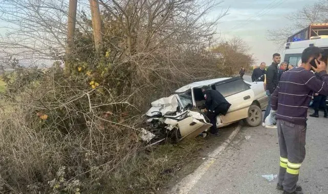 Sakarya'da kamyon ile otomobil çarpıştı: 2 ağır yaralı