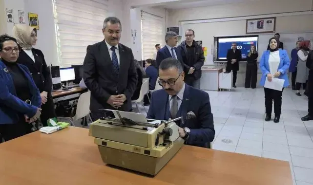 Memurlar klavyede yarıştı