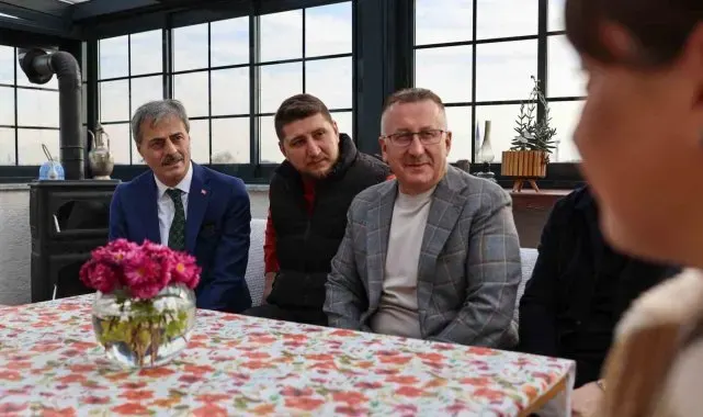 Başkan Alemdar esnafın 'çay' davetini geri çevirmedi