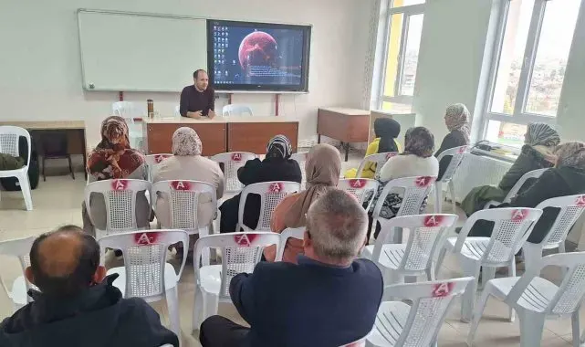 Hisarcık'ta öğrenci velilerine teknoloji bağımlılığı ve akran zorbalığı semineri