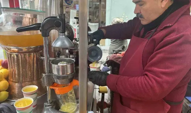Salgın hastalıklardan korunmak için taze sıkılmış portakal suyu büyük ilgi görüyor