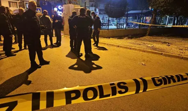 Motosikletli kasklı şüpheli, sokak ortasında bir kişiyi başından vurarak öldürdü