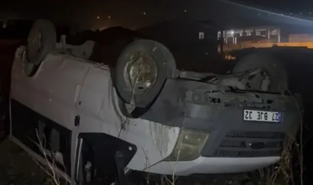 Yüksekova'da kontrolden çıkan minibüs takla attı: 7 yaralı