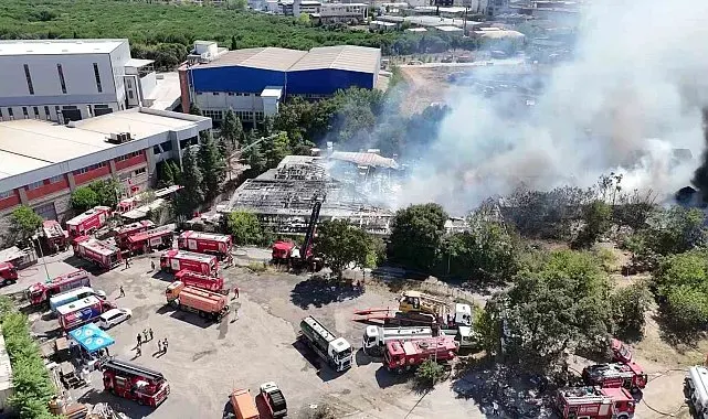 Tuzla'daki fabrika yangını kısmi olarak kontrol altına alındı