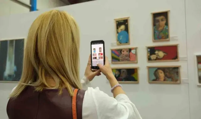 Mersin Çağdaş Sanat Fuarı, bin 800'ü aşkın eser ile sanatseverlere kapılarını açtı