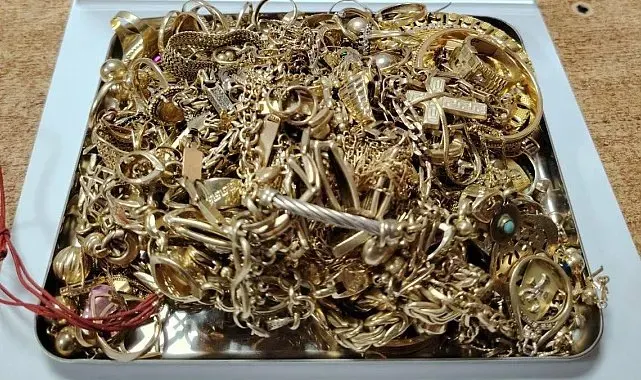 Türkiye'ye sokulmak istenen 708 gram kaçak altın komşuya takıldı