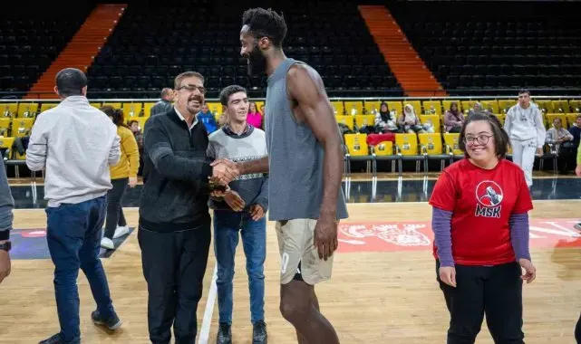 MSK'lı basketbolcular, özel bireylerle buluştu