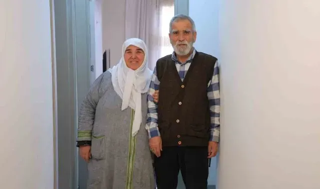 Yeni yuvasına kavuşan depremzede: "Biz evsiz de kalabilirdik ama vatansız olamayız"