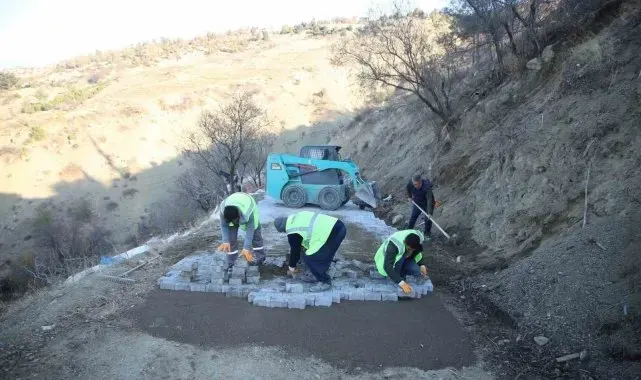 Dulkadiroğlu Belediyesi'nden kırsal mahallelere kilit parke hizmeti