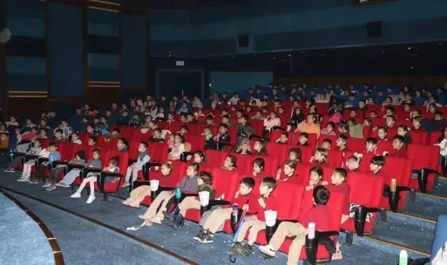 Başkan Tetik'ten minik öğrencilere sürpriz