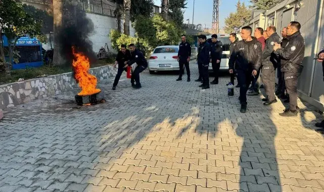 İtfaiye ekiplerinden polislere yangın eğitimi