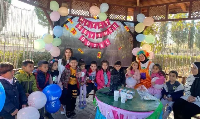 Emet MYO öğrencilerinden Osmaniye'de çocuk şenliği