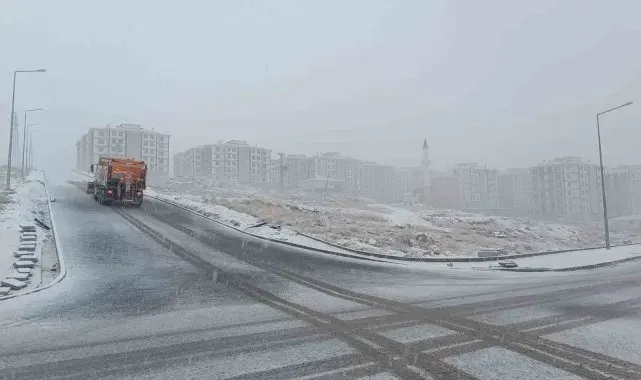 Çorum Belediyesi ekiplerinden kar mesaisi