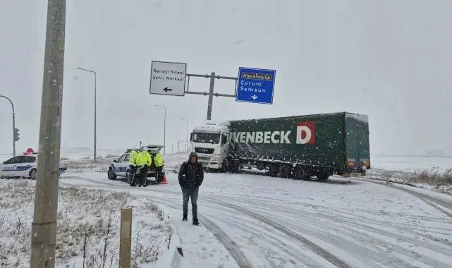 Çorum'da kar yağışı etkili olmaya başladı