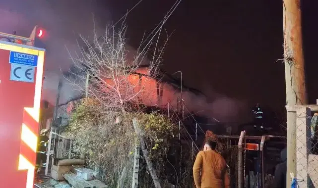 Sigortadan çıkan yangın müstakil evi küle çevirdi