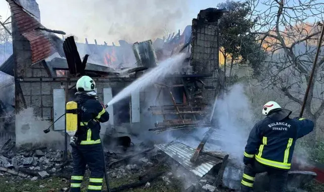 Giresun'da ev yangını: 1 ölü, 1 itfaiye eri hastaneye kaldırıldı