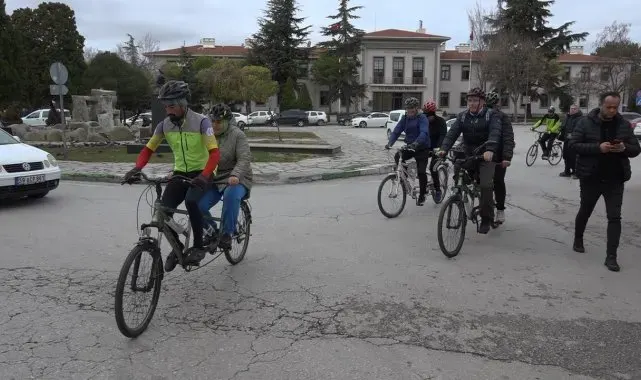 Kırklareli'nde 3 Aralık Dünya Engelliler Gününde farkındalık için pedala bastılar