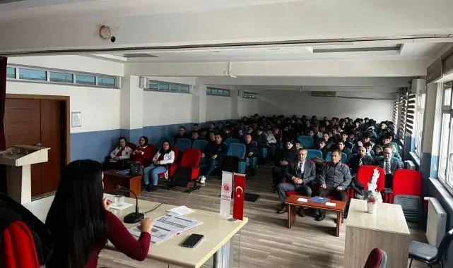 Bozüyük'te lise öğrencilerine girişimcilik eğitimi verildi
