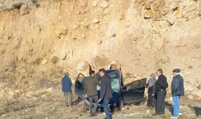 Elazığ'da otomobil takla attı: 1'i ağır 2 yaralı