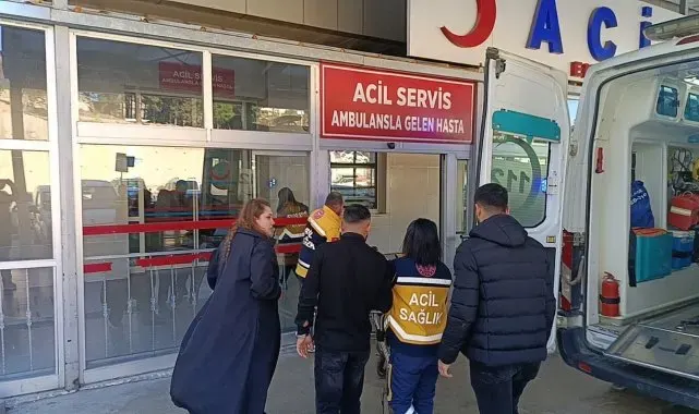 Adana'da kaldırımda yürüyen kadına otomobil çarptı