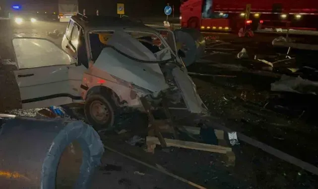 Yola düşen metal rulolar az kalsın faciaya neden oluyordu