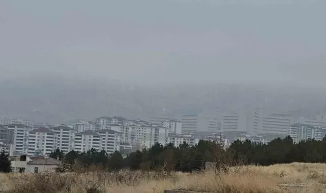 Elazığ'da yüksek kesimlerde sis etkili oldu