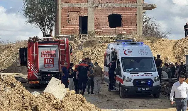 Başakşehir Şamlar Mahallesi'nde inşaat alanında toprak kayması yaşandı. Bölgeye itfaiye ekipleri sevk edildi. İlk belirlemelere göre göçük altında kalan 3 işçiden 2'si kurtarıldı. Göçük altındaki 1 işçiyi kurtarma çalışmaları devam ediyor